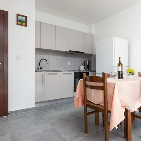 Hrast For Max 5 Persons 600m From The Beach * بوريتش