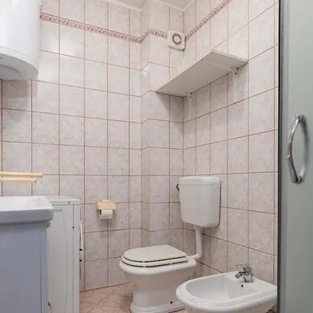 Hrast For Max 5 Persons 600m From The Beach