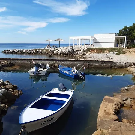شقة Hrast For Max 5 Persons 600m From The Beach